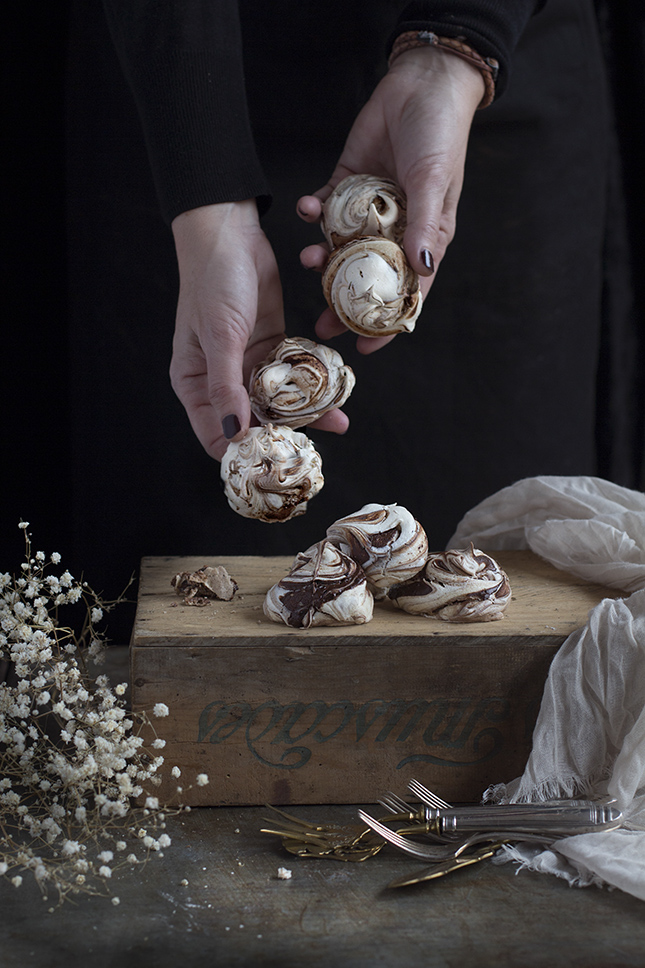 Merengues marmolados con chocolate. Receta.